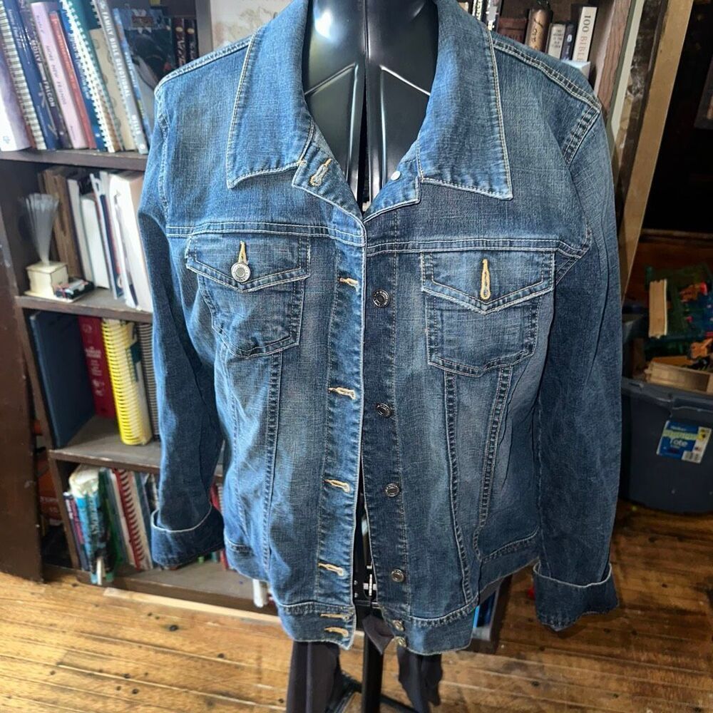 Old Navy distressed XXL classic minimalist denim jacket